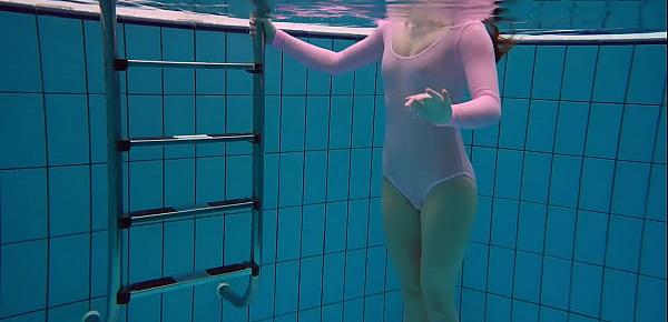  Pink swimsuit babe Liza Bubarek stripping underwater